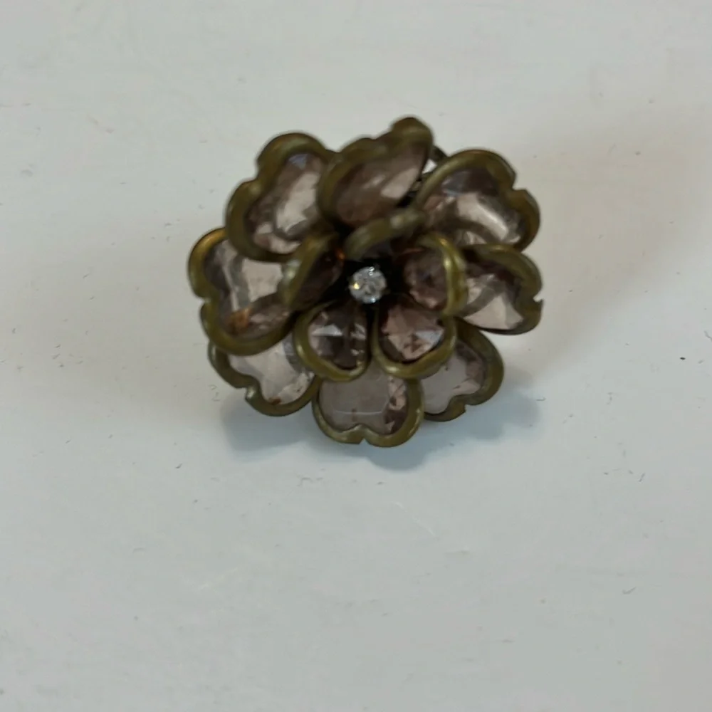 Vintage flower petal ring stretchy band center rhinestone costume jewelry fun